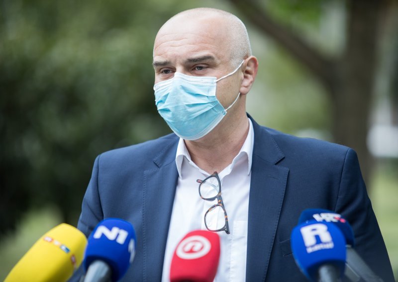 [VIDEO] Ravnatelj KBC-a Rijeka objasnio kako se liječnik uspio dva puta prijaviti za cijepljenje
