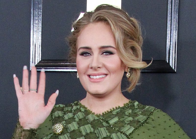 Nakon podužeg izbivanja s društvenih mreža oglasila se i Adele, a razlog je i više nego važan