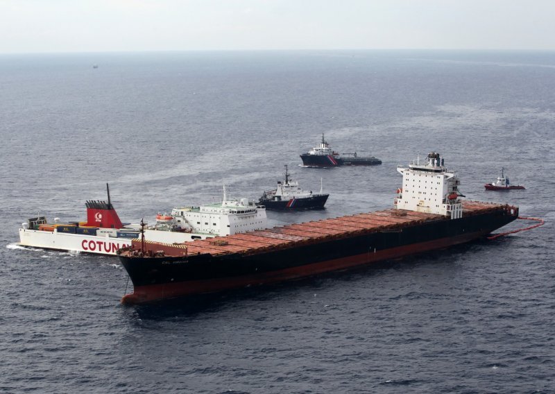 Sudar brodova u Žutom moru, izlila se nafta u blizini najvećeg kineskog terminala