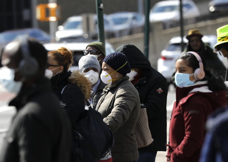 Cijepljeni Amerikanci više ne moraju nositi maske na otvorenom, osim ako nisu u gomili