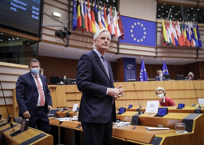 Europski parlament potvrdio trgovinski sporazum o brexitu