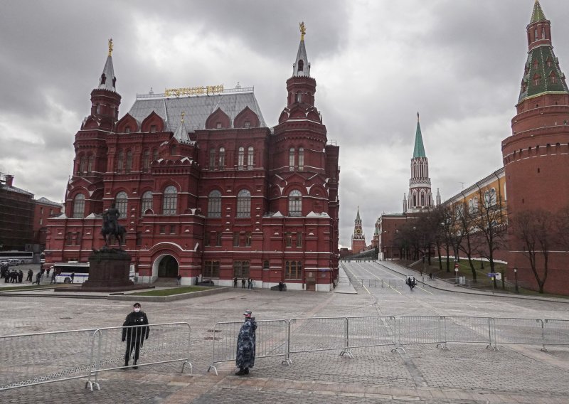 Američko veleposlanstvo u Moskvi smanjuje konzularne usluge; prestaju se obrađivati nemigrantske vize