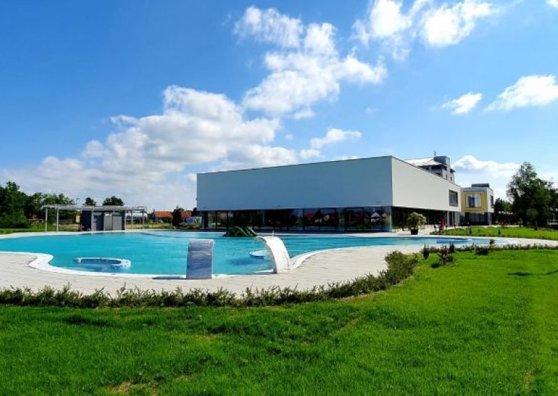 Novi bazeni Naftalana u Ivanić-Gradu otvoreni su za građanstvo