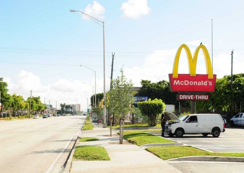 Kraj tijela mrtve žene pekli hamburgere