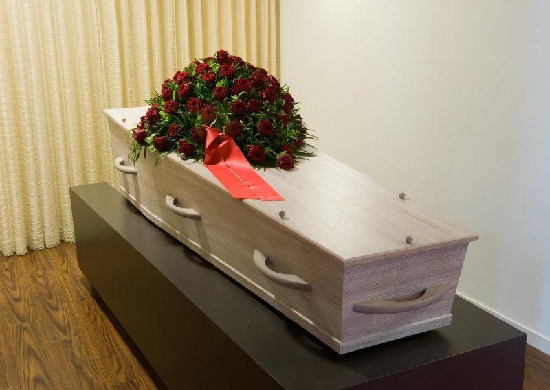 Vlasnik pogrebnog poduzeća optužio Centar za socijalnu skrb za 'krađu pokojnice'