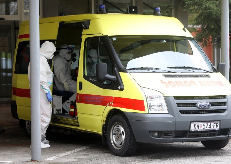 Muškarac pored Splita prijetio djelatnicima Hitne medicinske pomoći i oštetio im vozilo