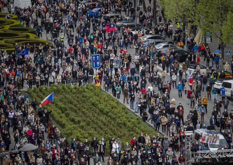 Česi prosvjedovali protiv predsjednika Zemana zbog proruskih stajališta