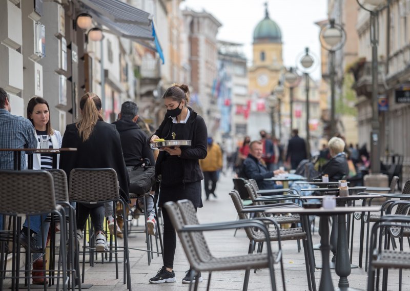 Ukidaju se postrožene mjere u Primorsko-goranskoj županiji: kafići rade do 22h, otvaraju se teretane, kazališta, kina...