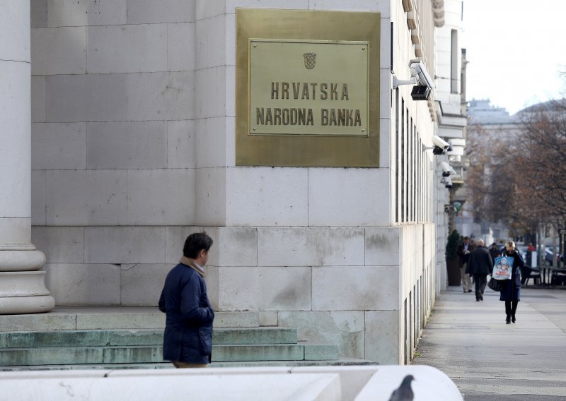 HNB: Prvi mjesečni pad depozita kućanstava nakon 18 mjeseci