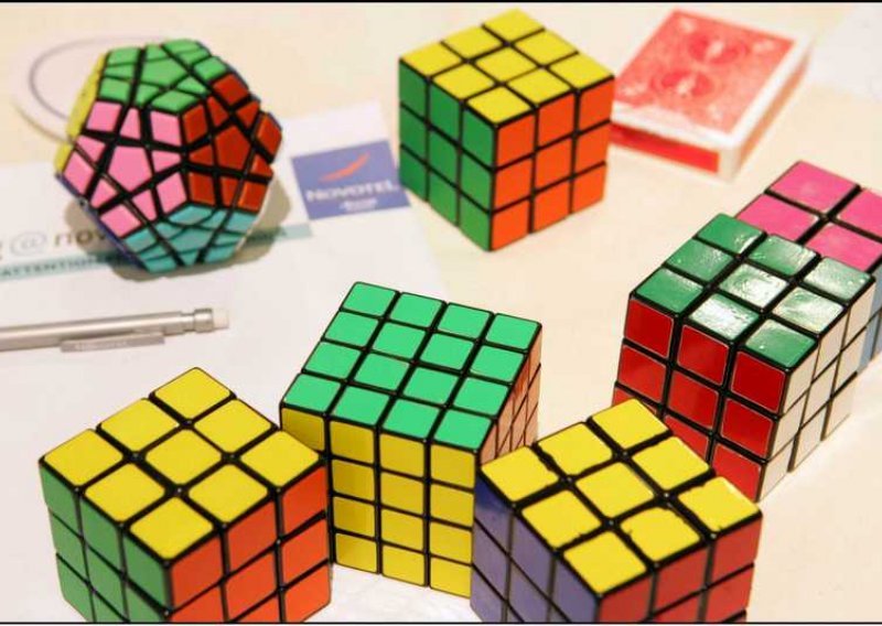 Nijemac riješio Rubikovu kocku u slobodnom padu