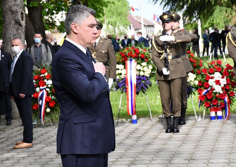 Milanović u Okučanima: Hrvatski junaci oslobodili su ovaj dio Hrvatske. To je bilo malo dobrih ljudi, mi ostali smo bili na Zrinjevcu, u Ženevi...