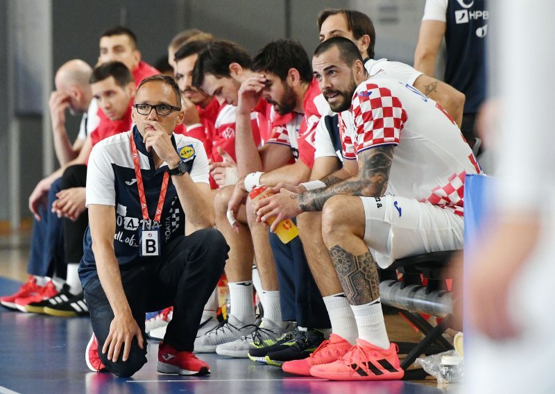 Pomlađena hrvatska rukometna reprezentacija poražena u Mađarskoj, ali Hrvoje Horvat i Ivano Balić nemaju razloga za brigu