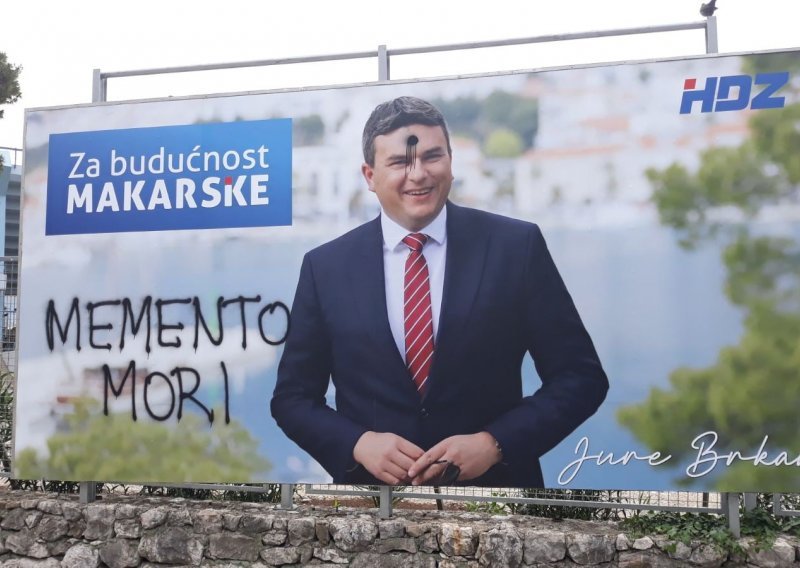 Gradonačelniku Makarske na plakatu stavili rupu od metka na čelo i poslali jezivu prijetnju