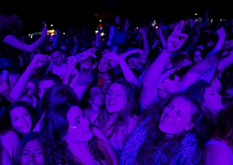 Na koncertu u Liverpoolu tisuće ljudi bez maski