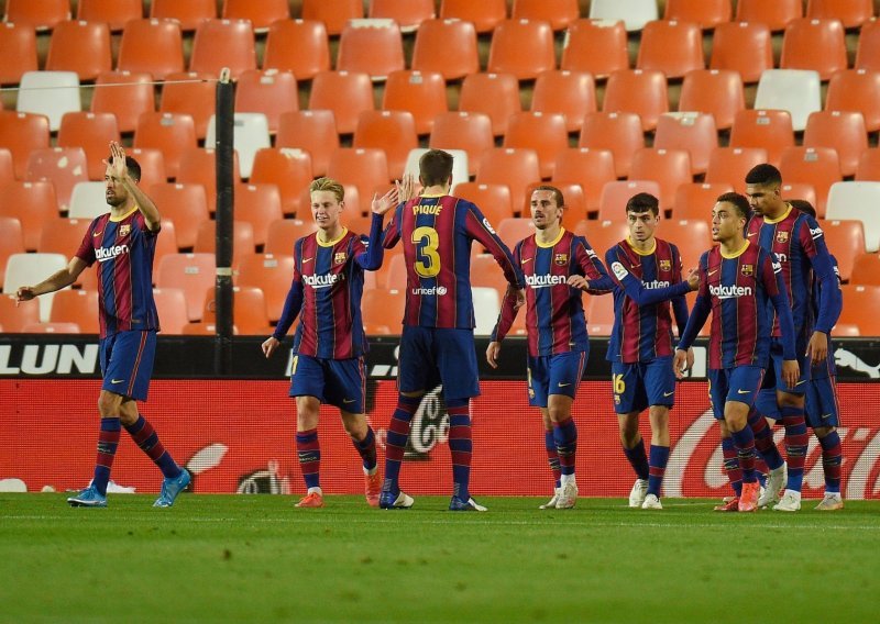 Lionel Messi napravio roštilj za suigrače uoči ključne utakmice prvenstva, a poznato i što se skandiralo na okupljanju Barceloninih zvijezda