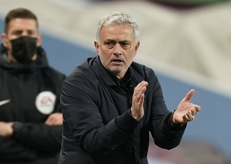 Jose Mourinho ekspresno pronašao novi posao; velikan nije čekao i brzo je sve dogovorio s jednim od najboljih trenera današnjice