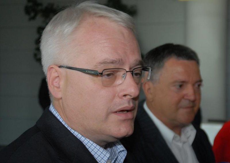 Josipović ne vidi izlazak iz krize za godinu dana