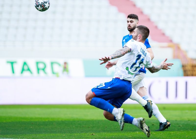 Dinamo poklonio pogodak Hajduku; danski branič želio je izbiti loptu, a na kraju se dogodilo ovo!