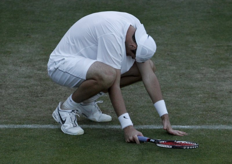 Isner za naslov protiv 41 cm nižeg Rochusa