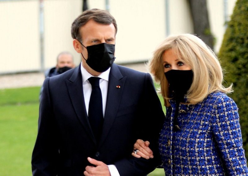 Vjerna svom stilu: Brigitte Macron pohvalila se genijalnim kaputom kakav bismo odmah preselili u svoj ormar