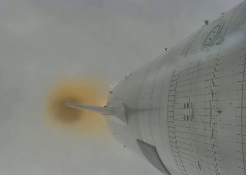 [VIDEO] Ovaj put bez eksplozije: U petom pokušaju SpaceX uspješno prizemljio raketu, ali nije sve prošlo glatko