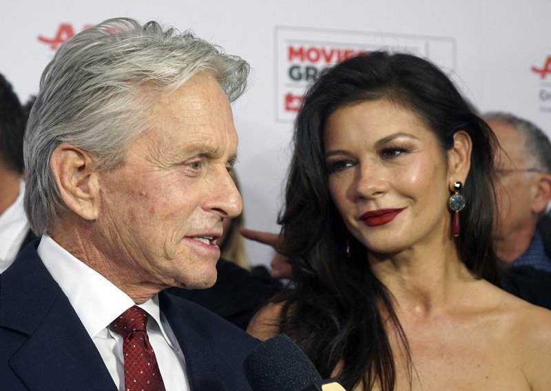 Catherine Zeta-Jones priznala bez zadrške kako je upravo zahvaljujući suprugu bila pošteđena mnogih stvari: 'Svi su znali da sam s Michaelom Douglasom'