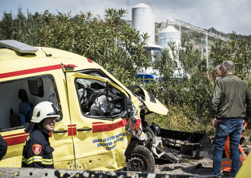 Policija objavila detalje teške prometne nesreće u Šibeniku u kojoj su tri osobe teško ozlijeđene