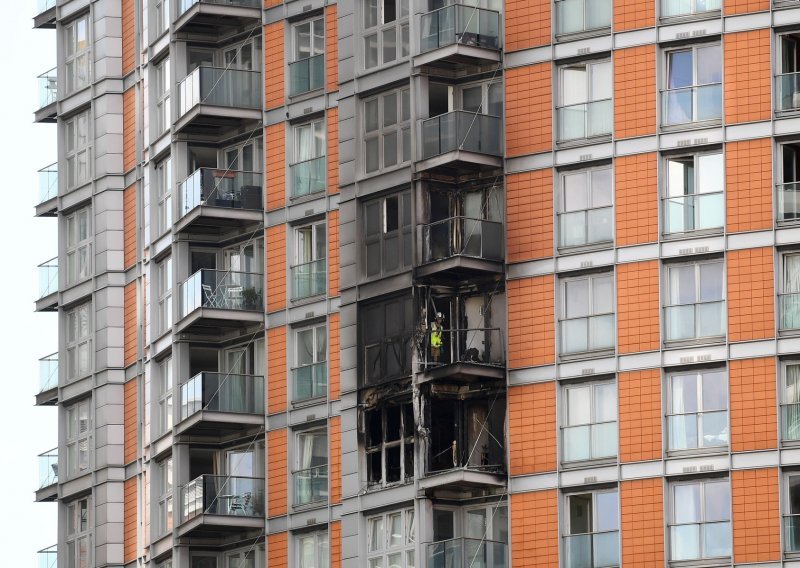 U požaru zgrade u Londonu izgorjelo više stanova