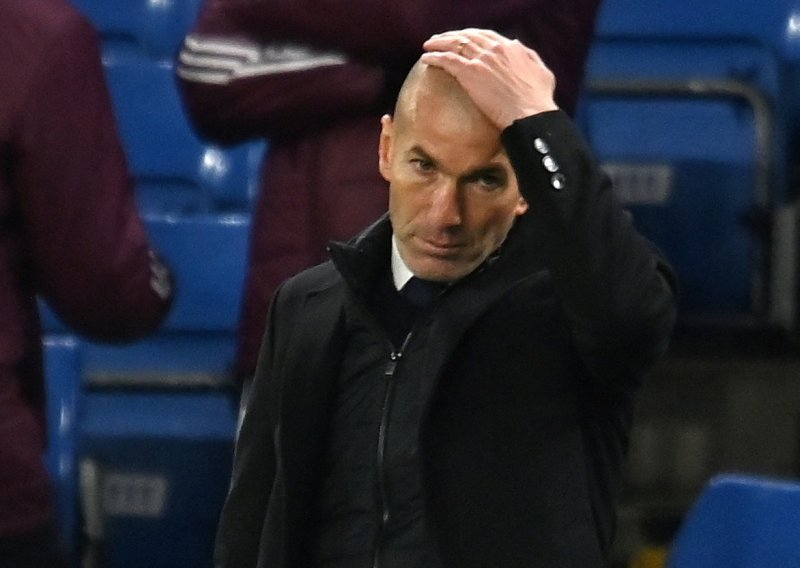 Razočarani Zinedine Zidane na kraju sezone gotovo sigurno napušta Real Madrid i već ima dvije fenomenalne ponude za novi posao