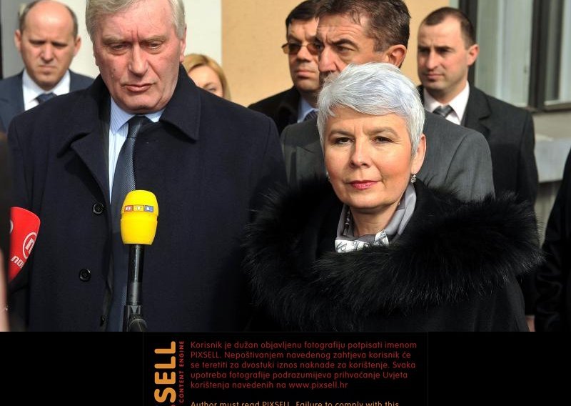 HDZ i HSS smatraju da Josipović radi u korist SDP-a