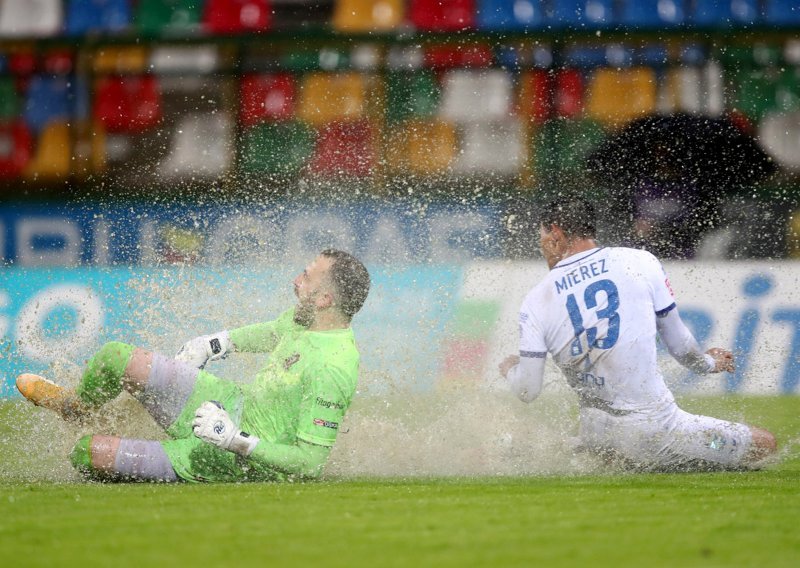 [VIDEO/FOTO] Osijek potopljen u Velikoj Gorici; jaka kiša i natopljen teren obilježili su derbi Gorice i Osijeka u kojem su pobjedu slavili domaćini