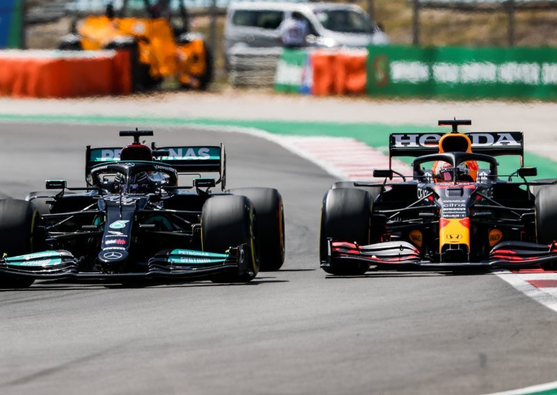 Lewis Hamilton za dlaku nadmašio Maxa Verstappena te ugrabio 'pole position' s kojim je došao do nevjerojatnog jubileja