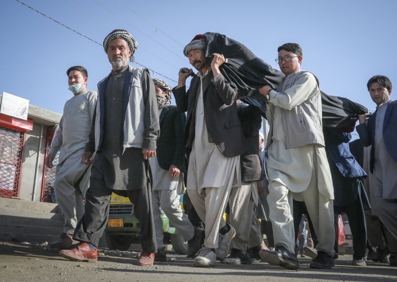 Broj poginulih u eksploziji kod škole u Afganistanu porastao na 58