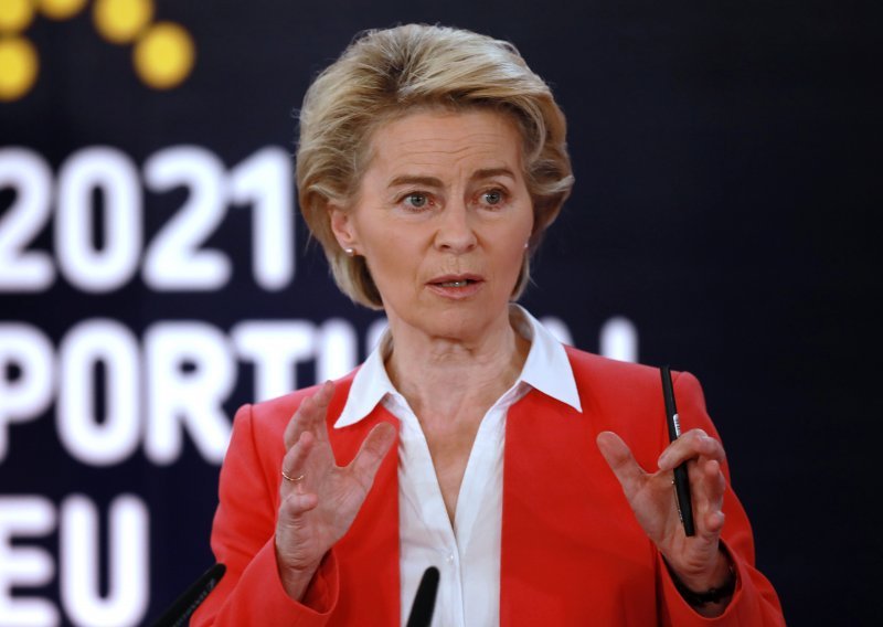 Von der Leyen: Sve smo bliže cilju. Premašili smo 300 milijuna doza cjepiva u EU