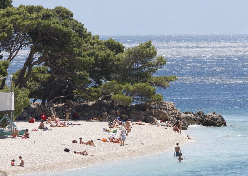 Makarskim plažama haraju lopovi