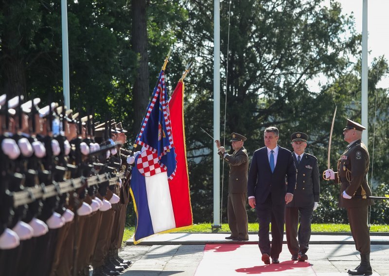 [FOTO/VIDEO] Milanović odlikovao pripadnike "Gromova" u prigodi 30. obljetnice osnutka brigade