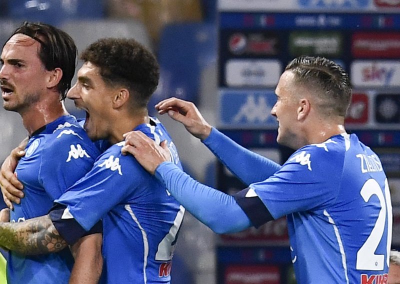 Napoli ne posustaje u borbi za Ligu prvaka; kod kuće do vrha napunio mrežu Udinesea i skočio na drugo mjesto