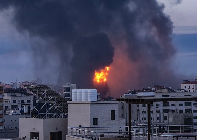 [FOTO/VIDEO] Izrael izveo stotine napada na Gazu, Palestina uzvratila udarima na Tel Aviv: 'Eskaliramo prema ratu punih razmjera'