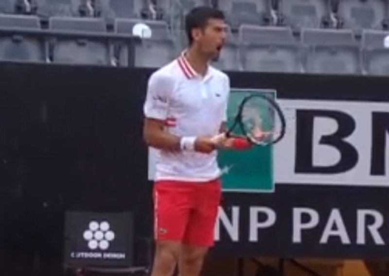 Pogledajte ljutitog Novaka Đokovića kako urla na zbunjenog suca, a za to je imao jako dobar razlog: Koliko dugo još želiš da igramo?