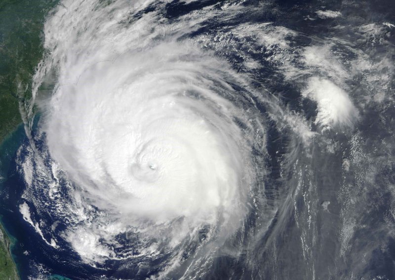 Uragani Igor i Julija napreduju na Atlantiku