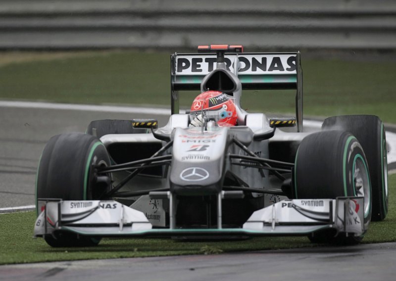 Barrichello: Schumacher je lud, mogao me ubiti