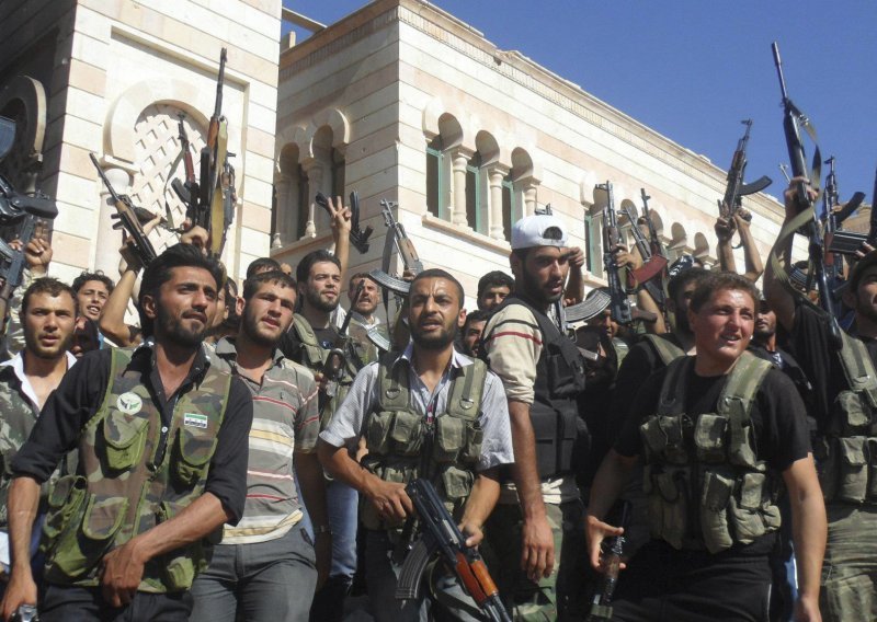 Sirijski pobunjenici opkolili bazu s kemijskim oružjem