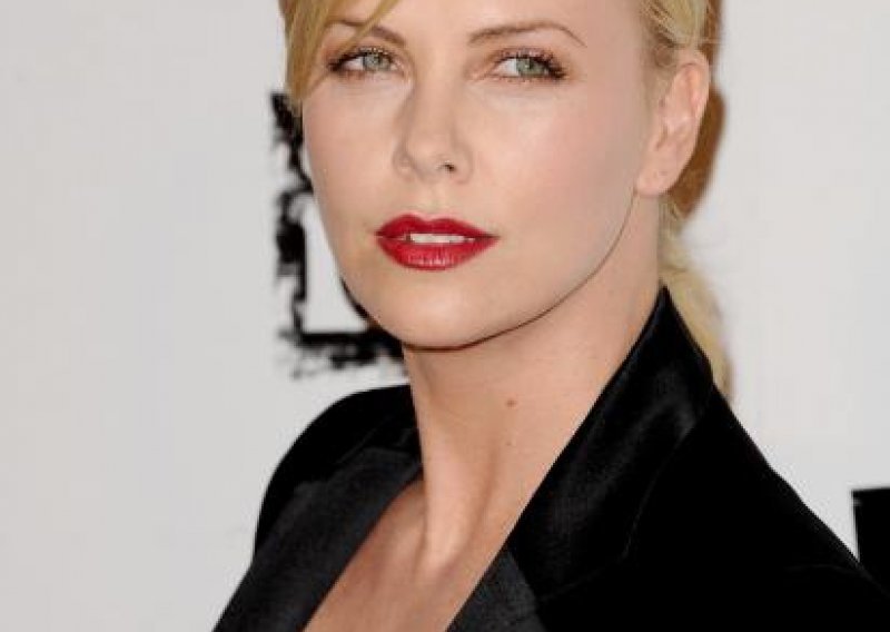 Može li Charlize Theron izgledati bolje od ovog?