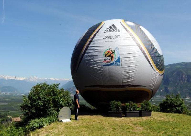 Fifa priznala probleme s Jabulanijem
