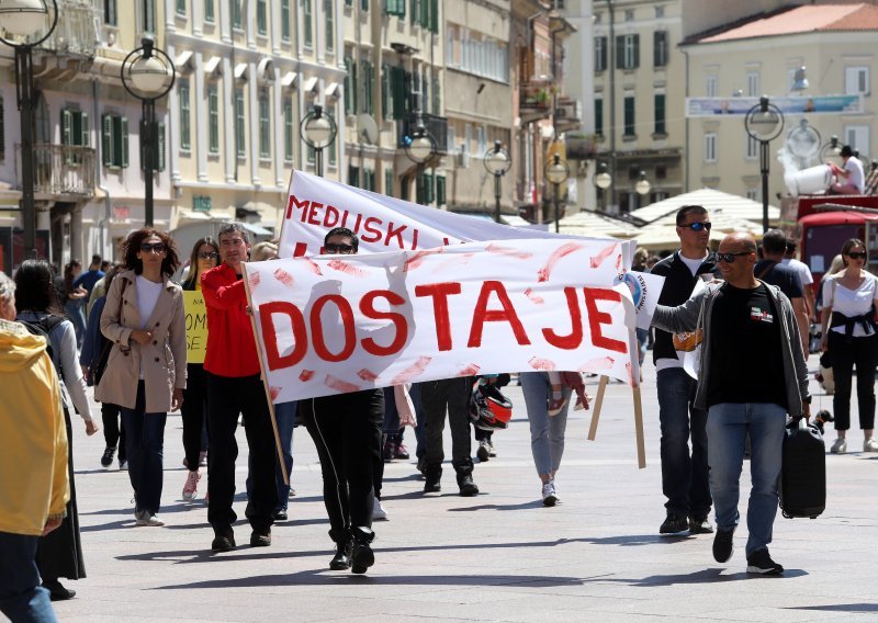 [FOTO] Prosvjedi za slobodu održani i u hrvatskim gradovima: 'Širimo virus zdravog razuma'