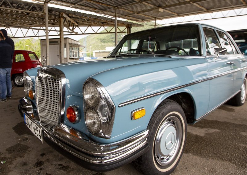 [FOTO] Oldtimeri Balkana sjatili se u Mostar; ovi legendarni automobili prkose godinama