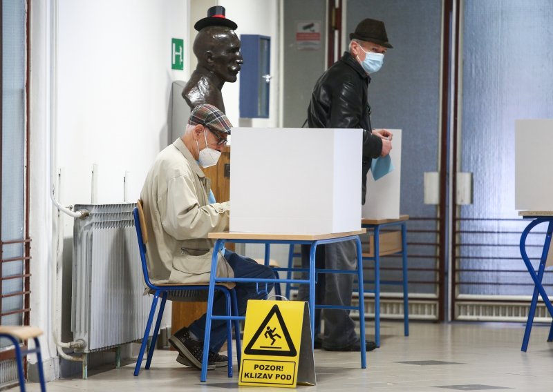 [FOTO] Glasuje se na lokalnim izborima u Hrvatskoj, prvi podaci o odazivu u podne