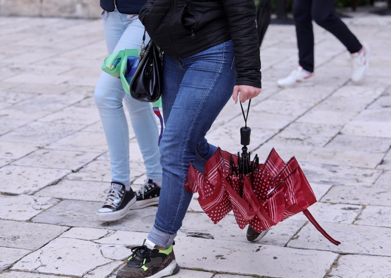 I dalje nestabilno vrijeme uz kišu i pljuskove s grmljavinom. Padat će i idući tjedan