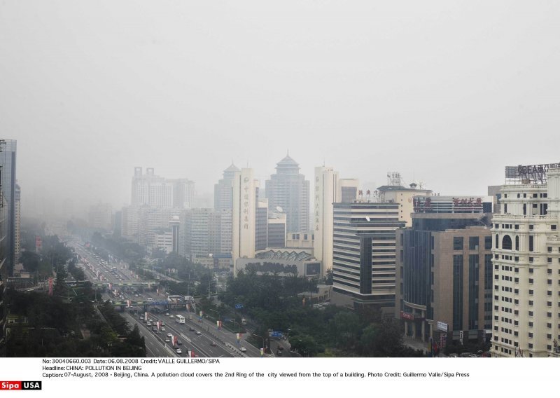 Smog u Pekingu prizemljio avione