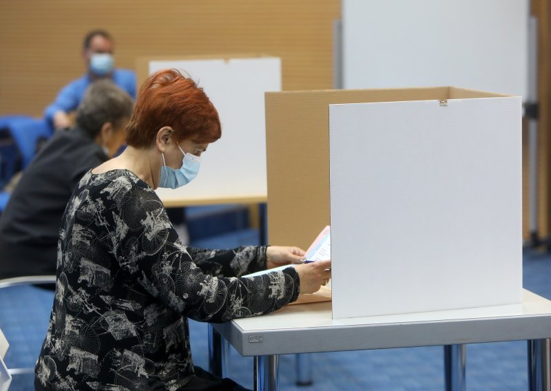 Gong zvali birači iz samoizolacije, zaraženi i iz bolnica: Birački odbori nisu nam izišli u susret